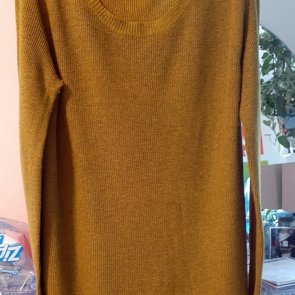 Sweater - Picture 3 of 9